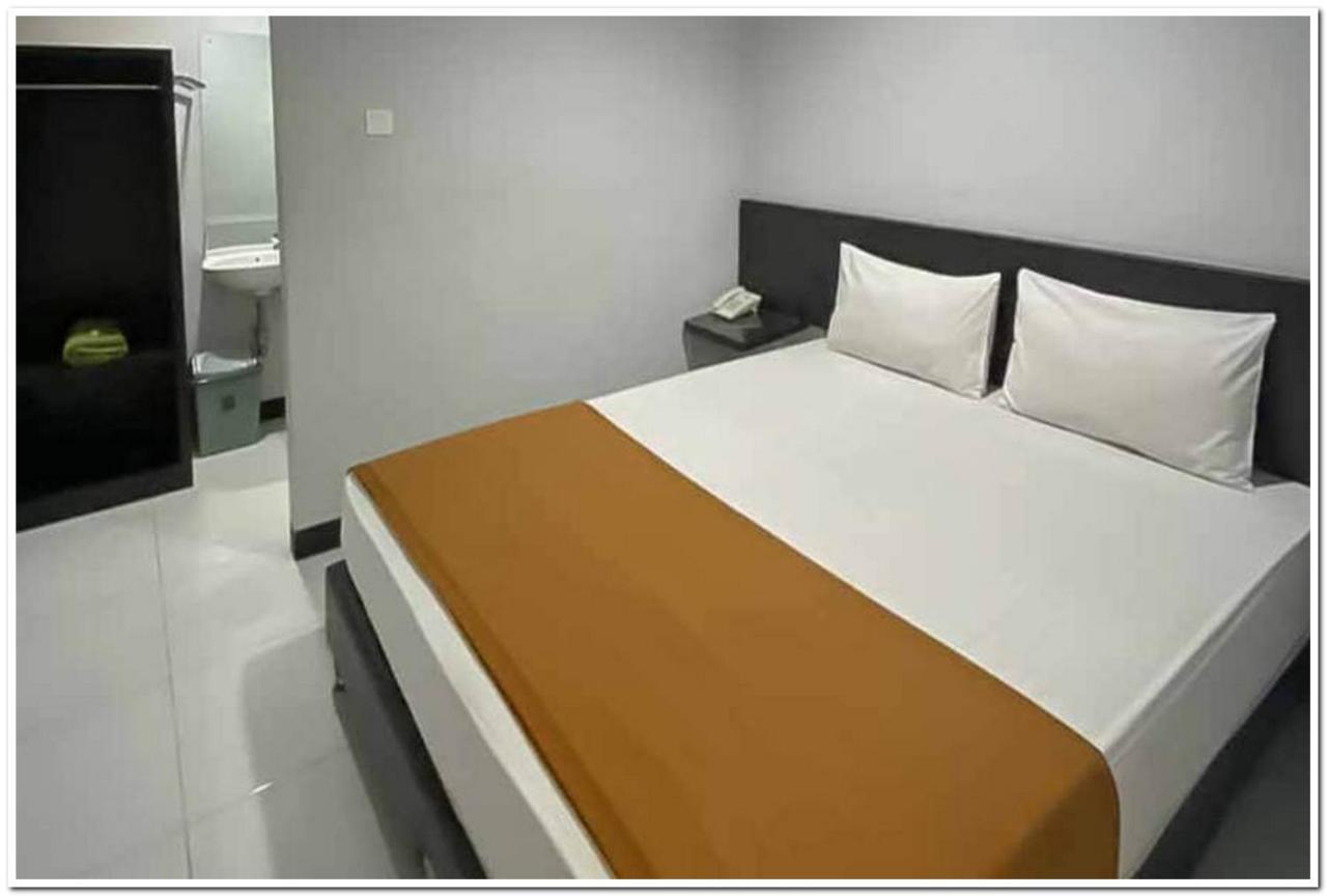 Losmen Family Syariah Bypass Juanda Mitra Reddoorz Brebek Ngoại thất bức ảnh