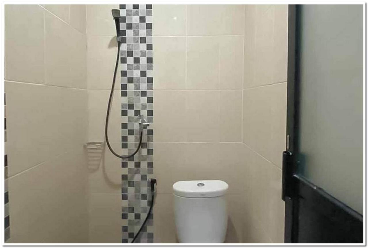 Losmen Family Syariah Bypass Juanda Mitra Reddoorz Brebek Ngoại thất bức ảnh
